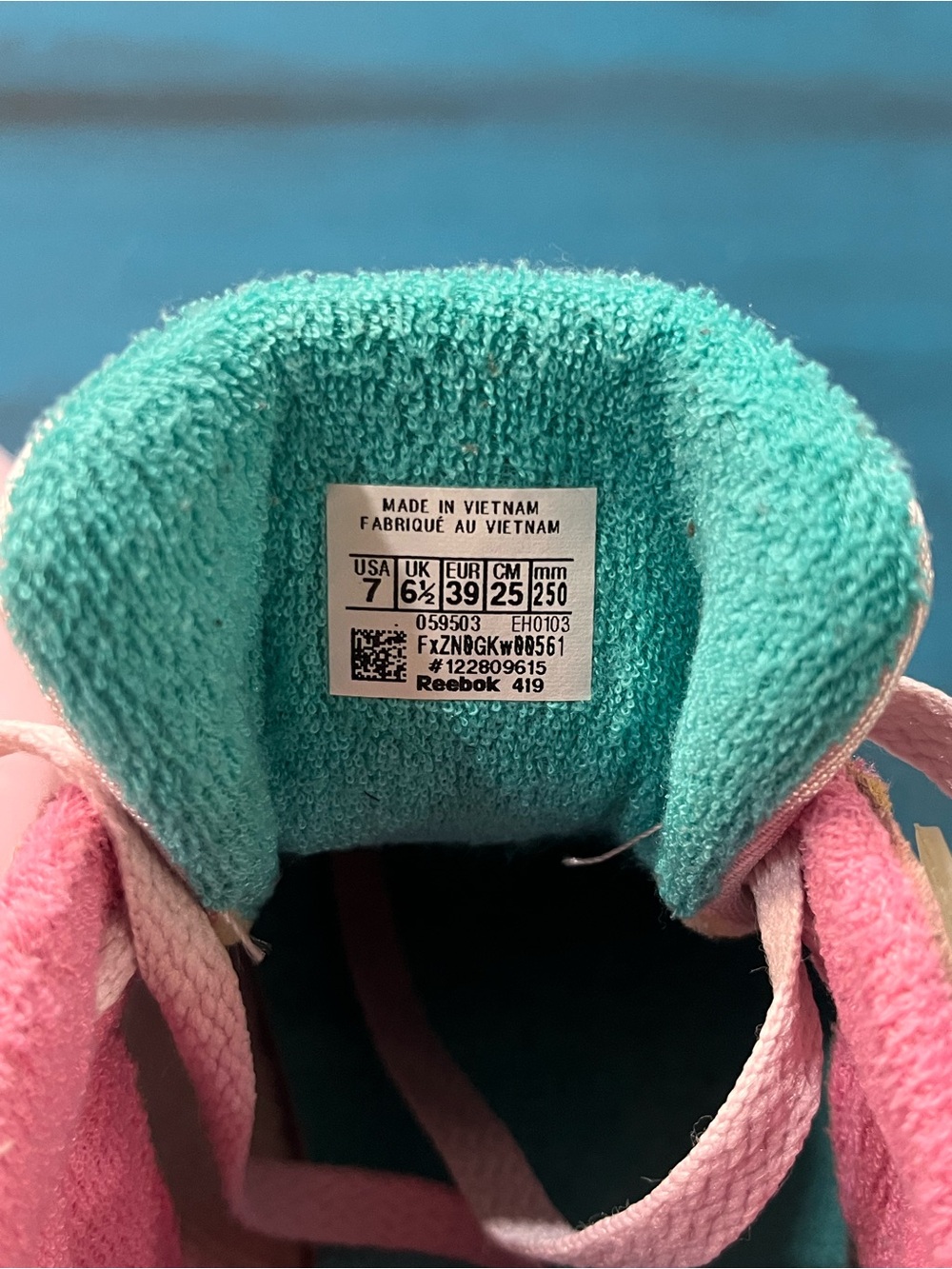 Reebok Women’s Pink and Teal Low-Top Sneakers - Picture 6 of 7